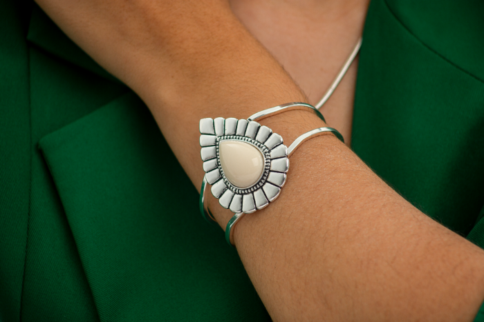 Maxi bracelete prata com pedra marfim