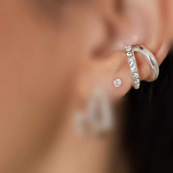 piercing fake ear cuff banho em prata com strass